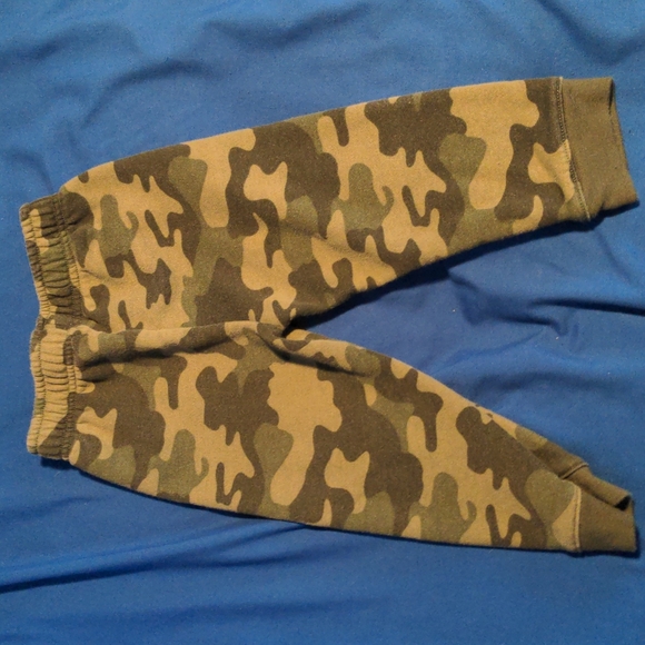 5 pairs of boys pants - Picture 4 of 16